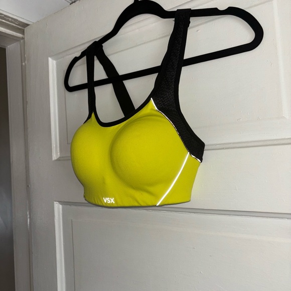 Victoria Secrets VSX Padded Sports Bra - Picture 3 of 6